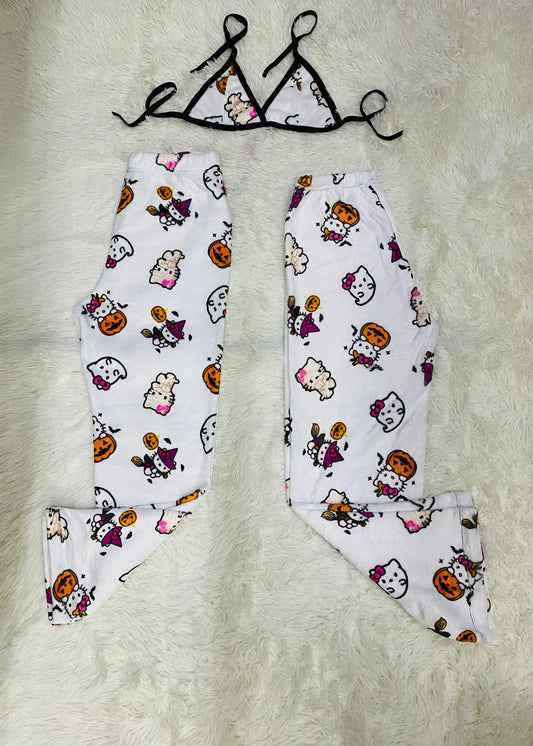 pijama afelpada hello kitty hallowen blanco