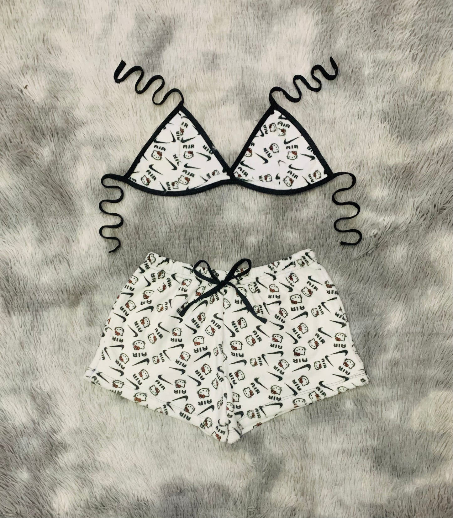 Short con top afelpado Kitty Nike Fondo Blanco
