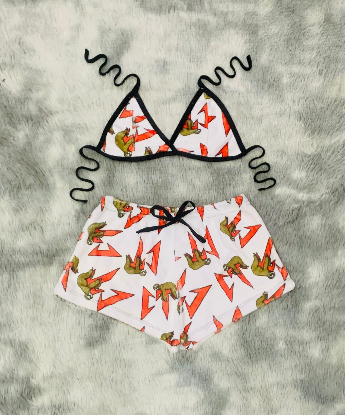 Short con top afelpado CT Fondo Blanco Letras Rojas