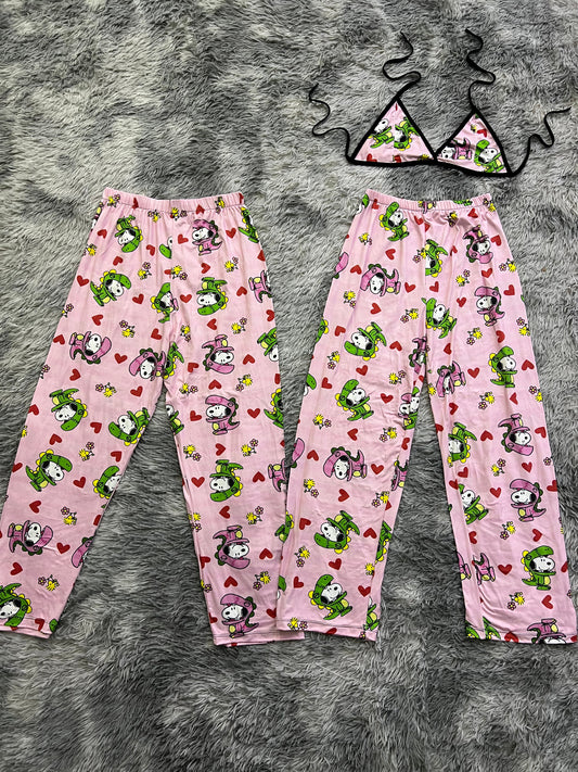 Snoopy Dino Sin Color Duo de pijama afelpada.