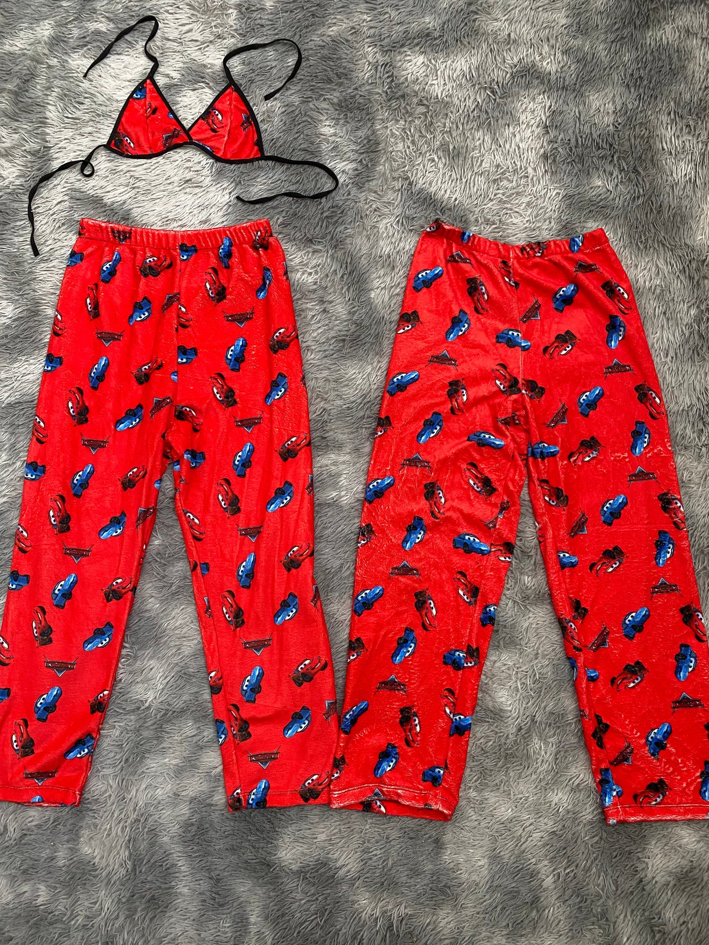 Mcqueen y Sally fondo rojo Duo de pijama afelpada - Fundies
