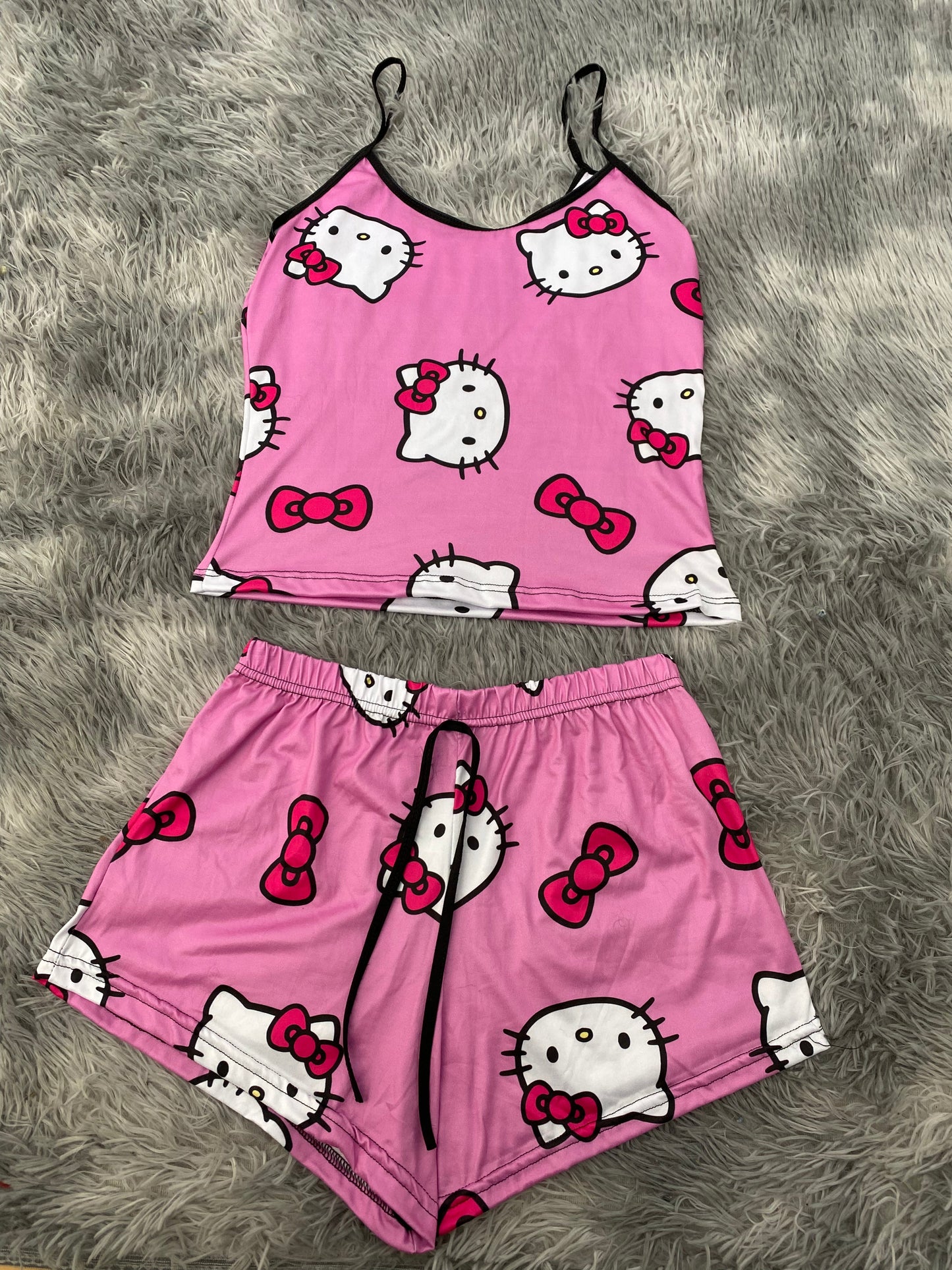 Hello Kitty Caras fondo rosa blusa con short - Fundies