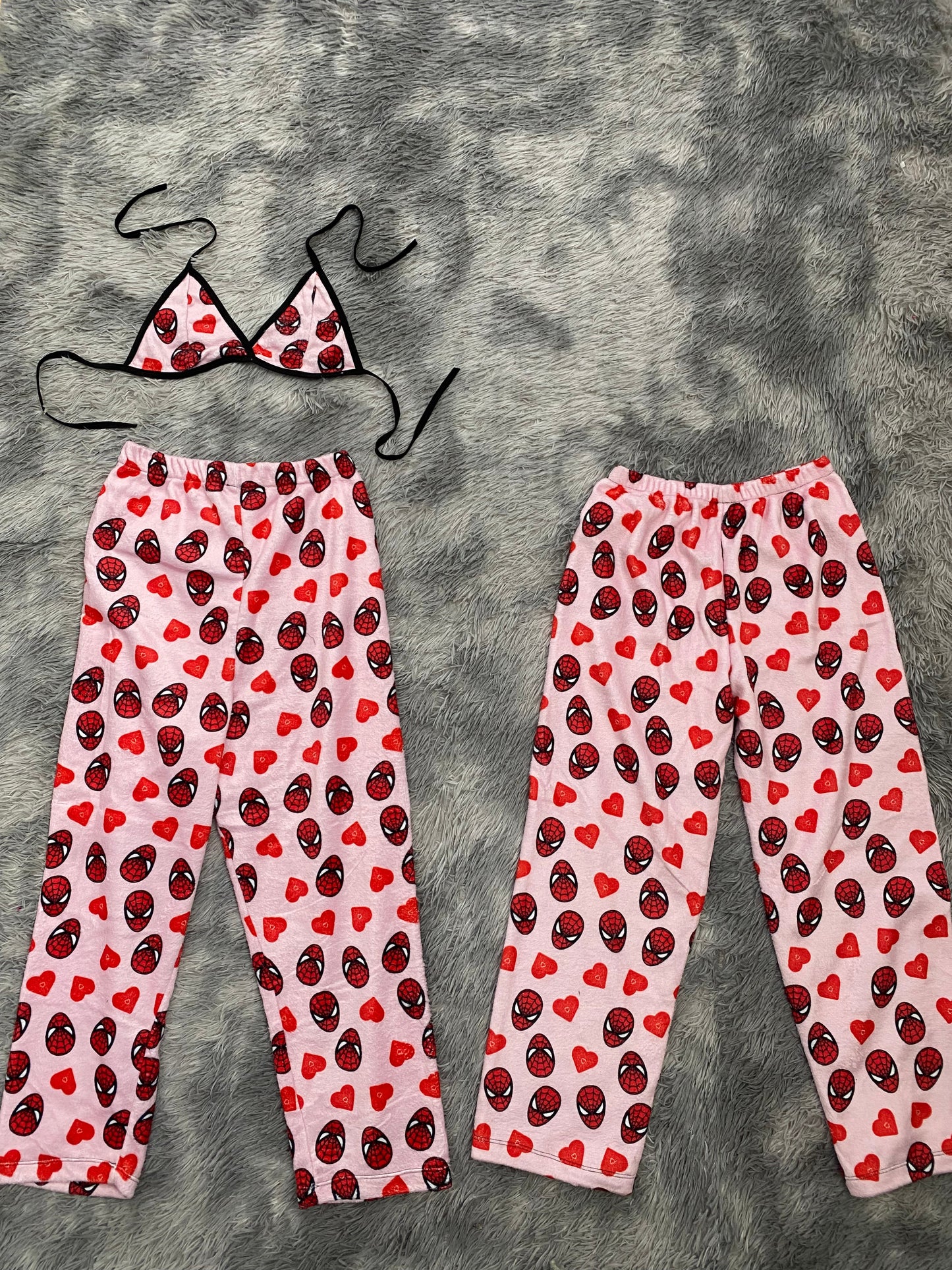 Spiderman corazones fondo rosa Duo de pijama afelpada - Fundies