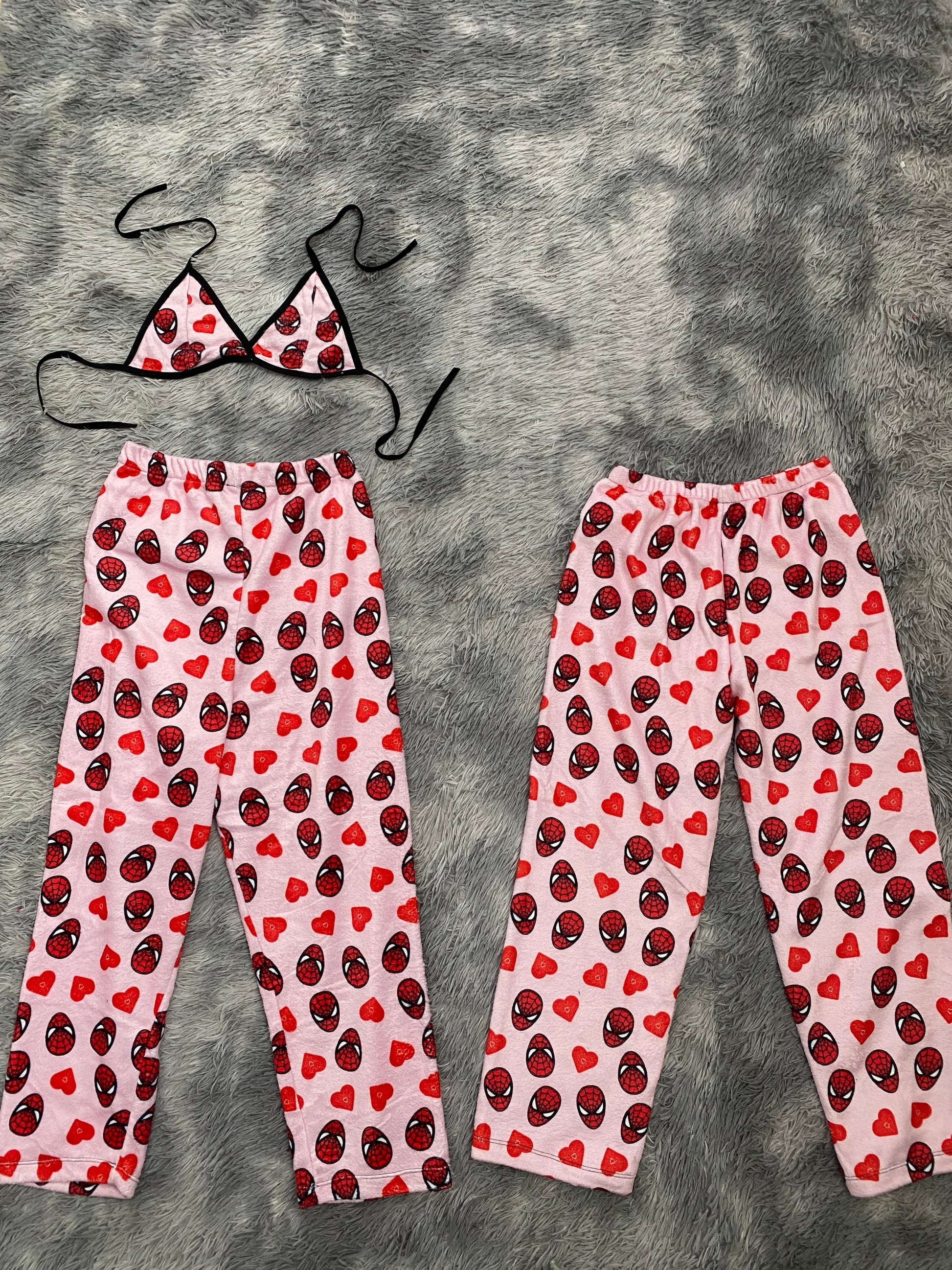 Spiderman corazones fondo rosa Duo de pijama afelpada - Fundies