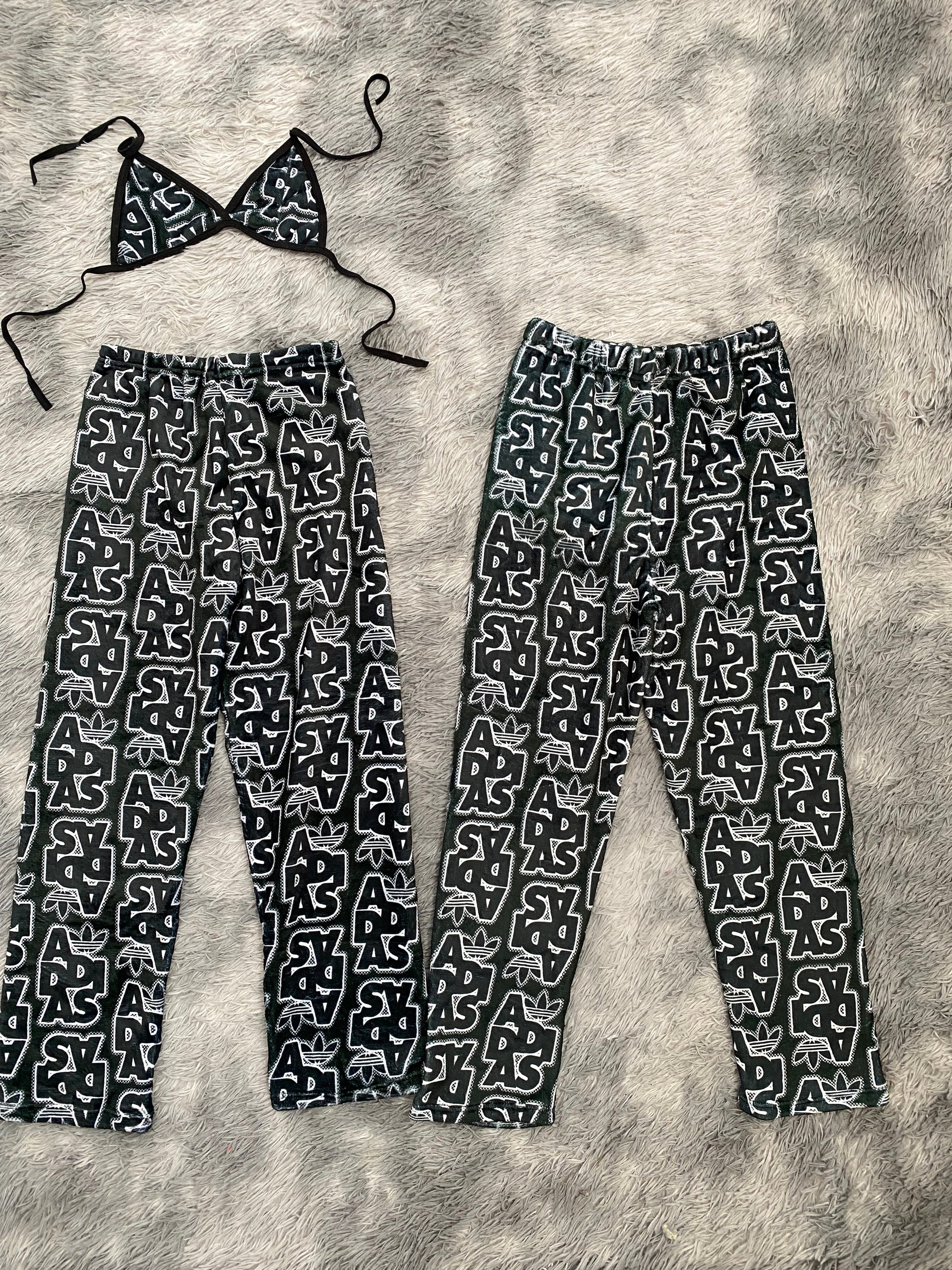 Adidas Duo de pijama afelpada - Fundies