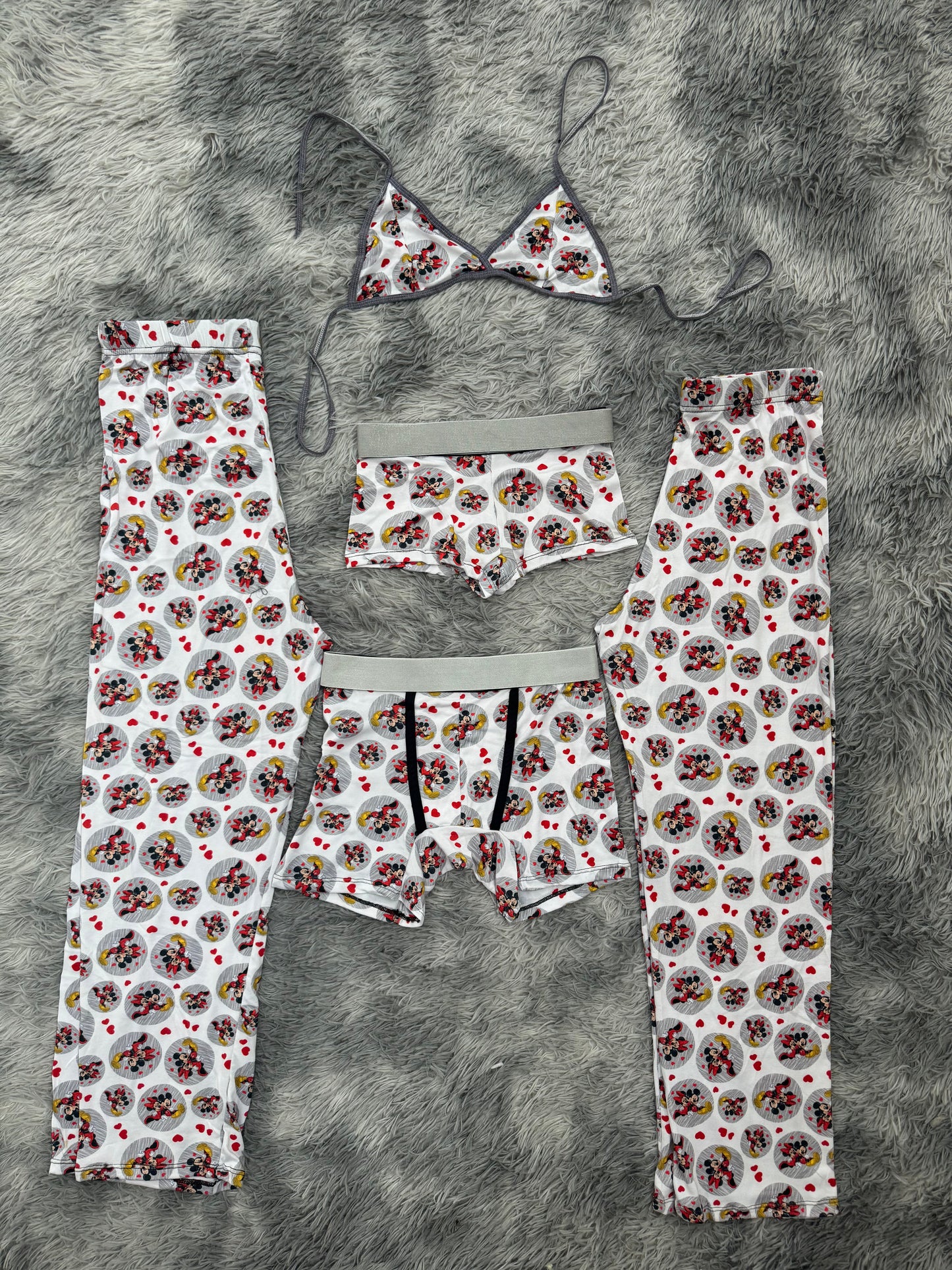 Mickey y Minnie fondo blanco pijama 5 piezas - Fundies