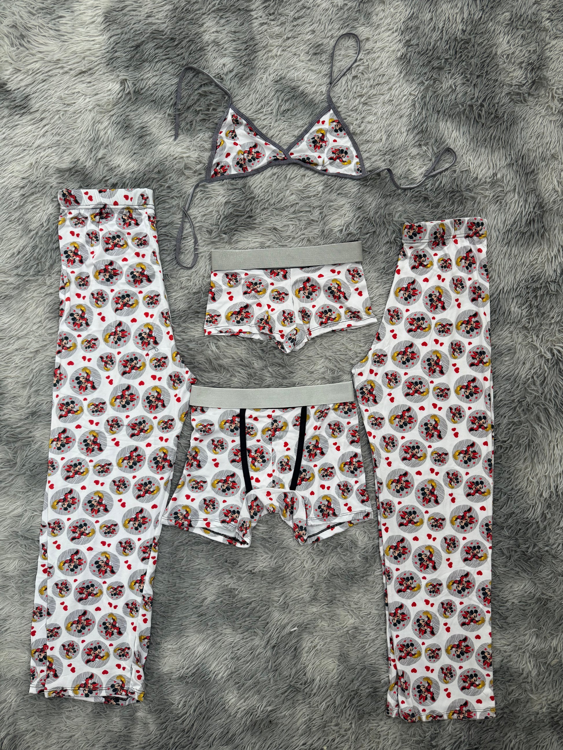 Mickey y Minnie fondo blanco pijama 5 piezas - Fundies