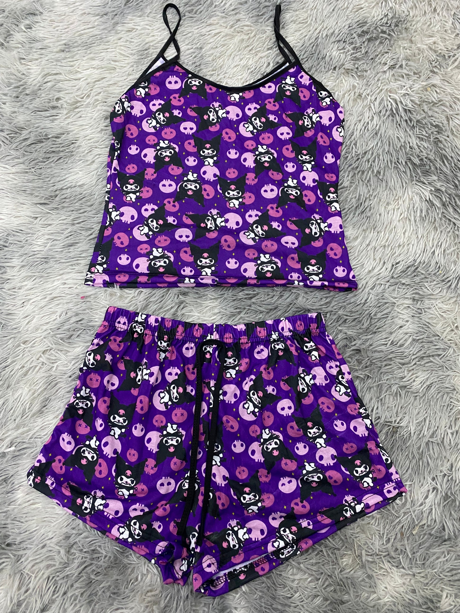 Kuromi y calaveras fondo morado blusa con short - Fundies