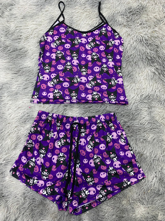 Kuromi y calaveras fondo morado blusa con short - Fundies