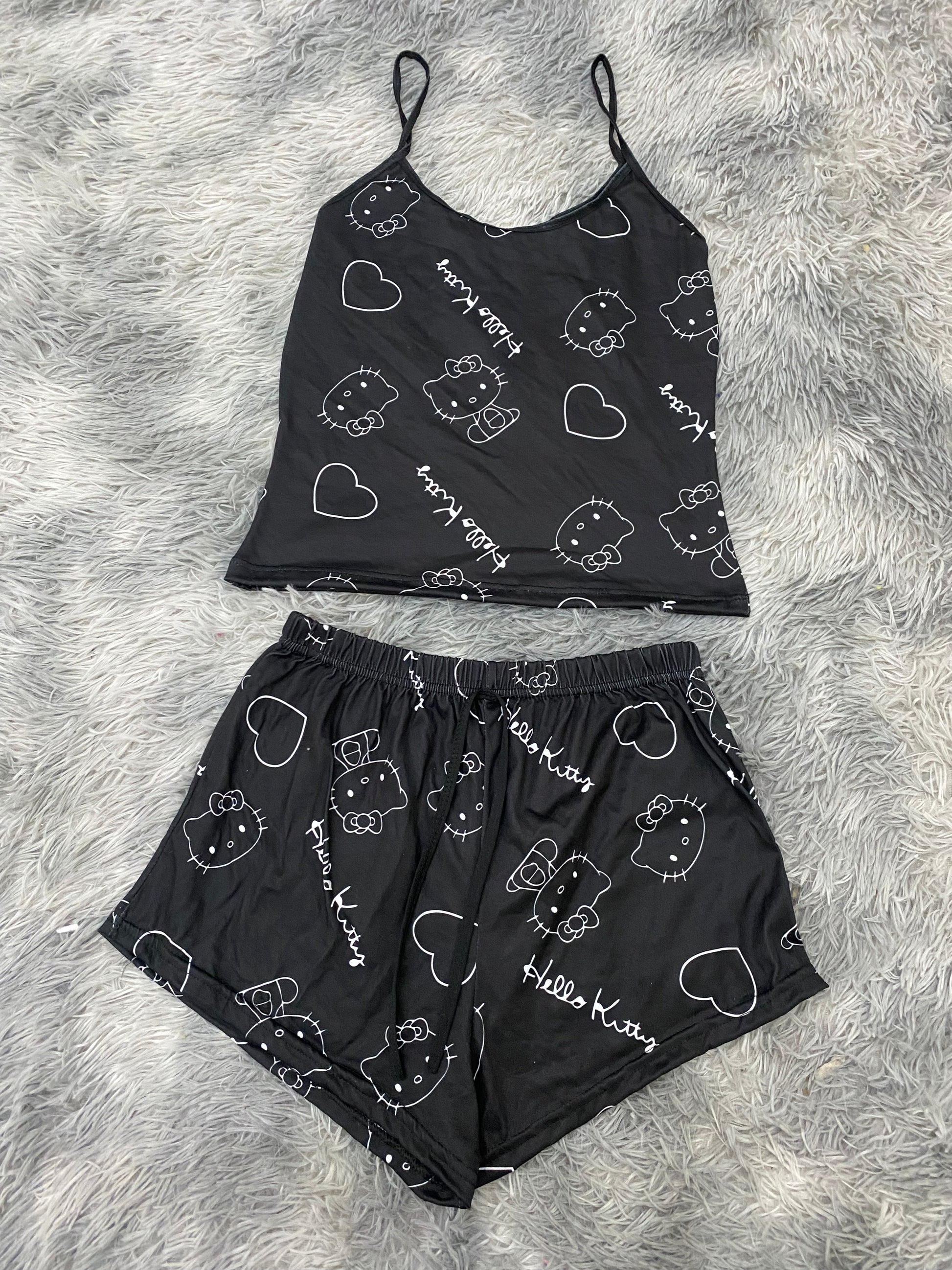Kitty letras blancas fondo negro blusa con short - Fundies