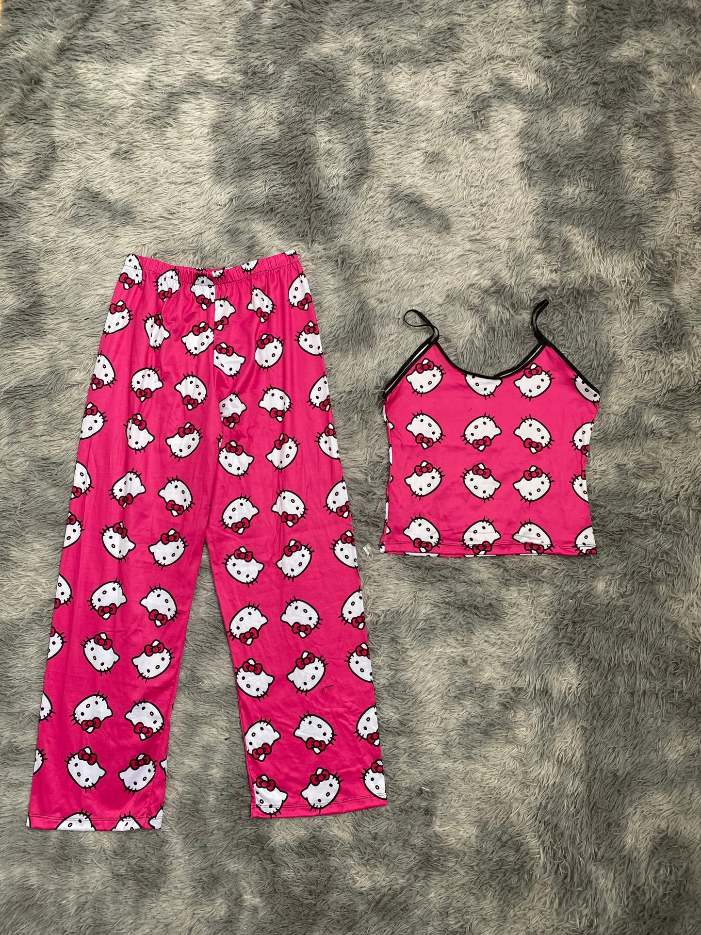 Hello kitty caras fondo rosa Blusa Con Pantalón Pijama De Dama