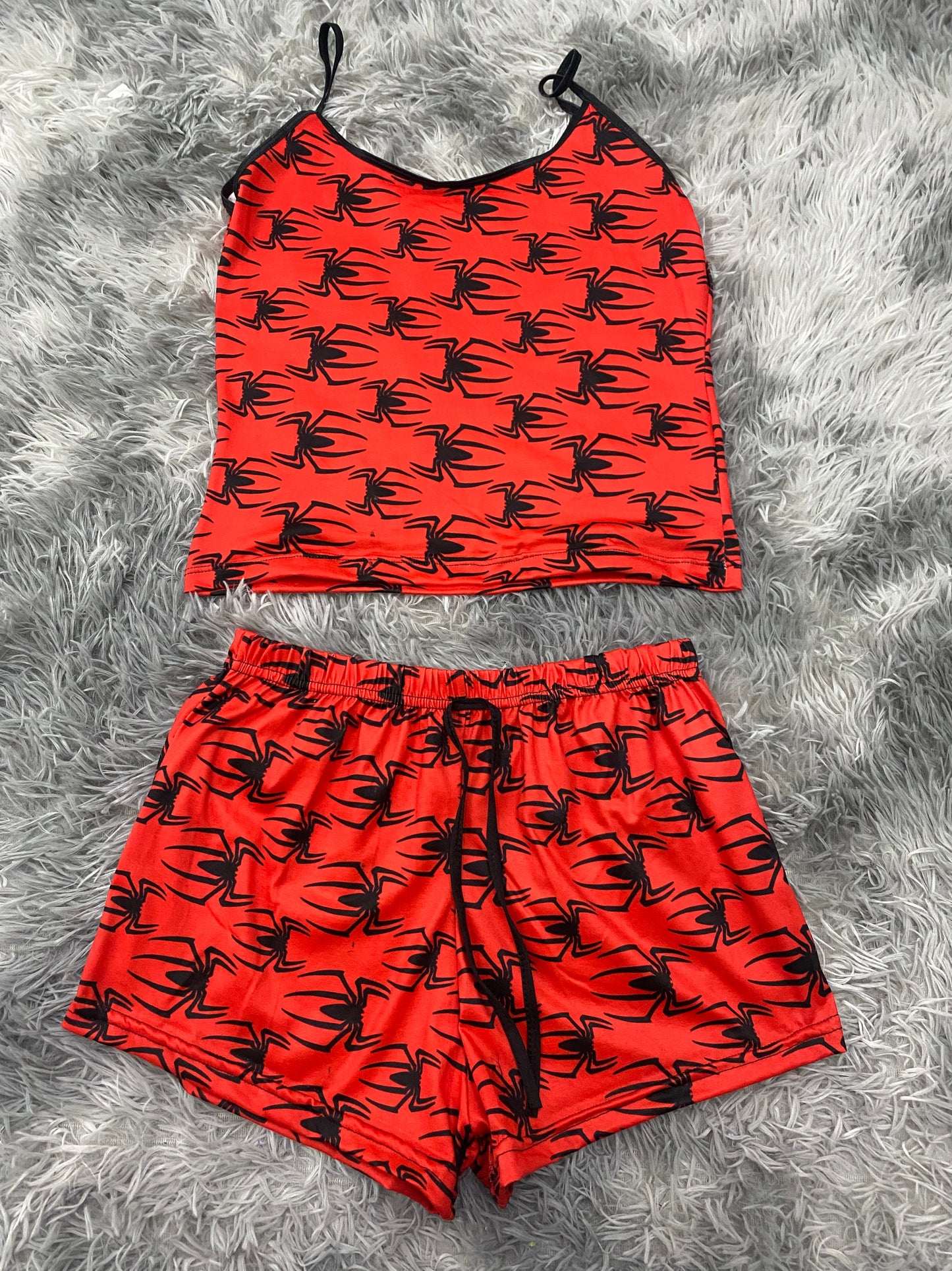 Arañas negras fondo rojo Blusa Con Short
