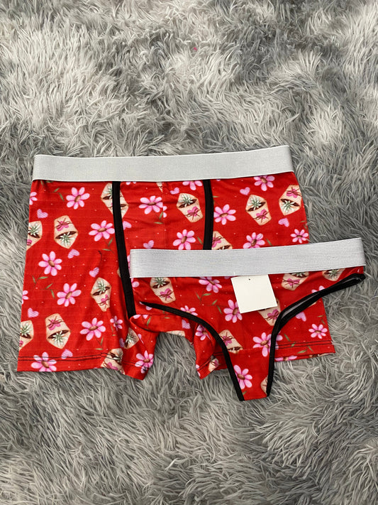 Flores y corazones fondo rojo Duo Unitalla Con Tanga