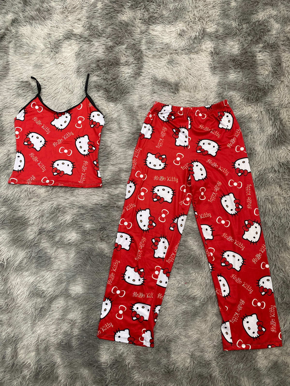 Hello kitty con moños fondo rojo Blusa Con Pantalón Pijama De Dama