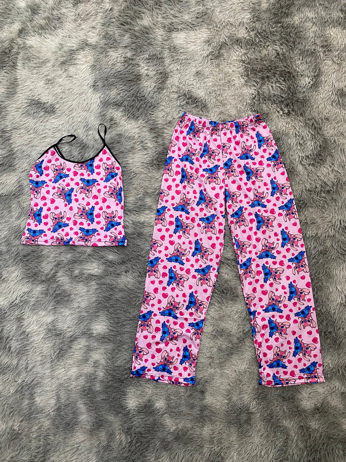 Stitch y su novia fondo rosa Blusa Con Pantalón Pijama De Dama