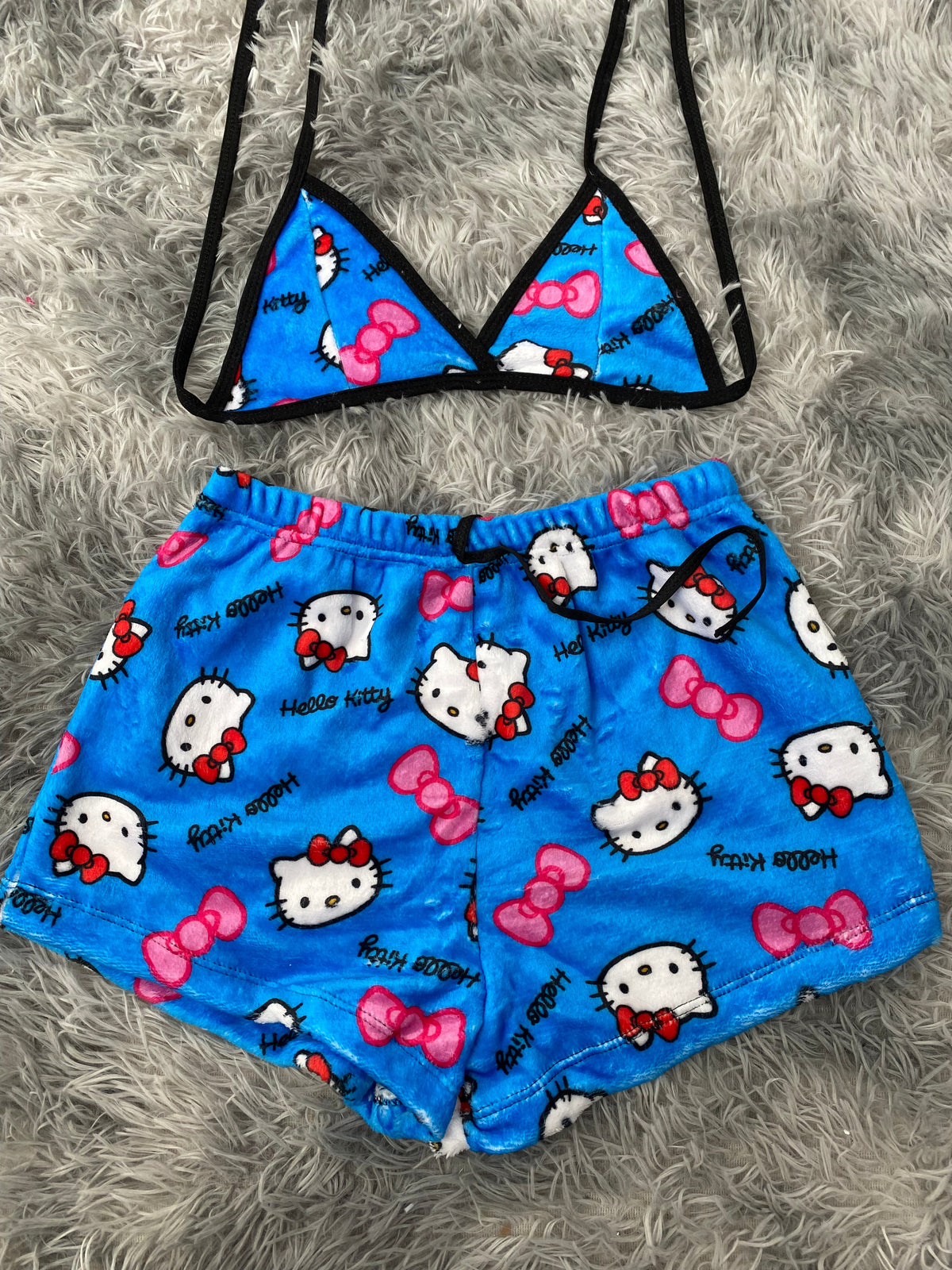 Hello kitty fondo azul top con short unitalla de afelpado