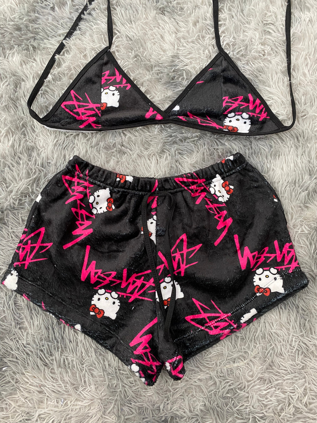 Hello kitty letras rosas top con short unitalla de afelpado