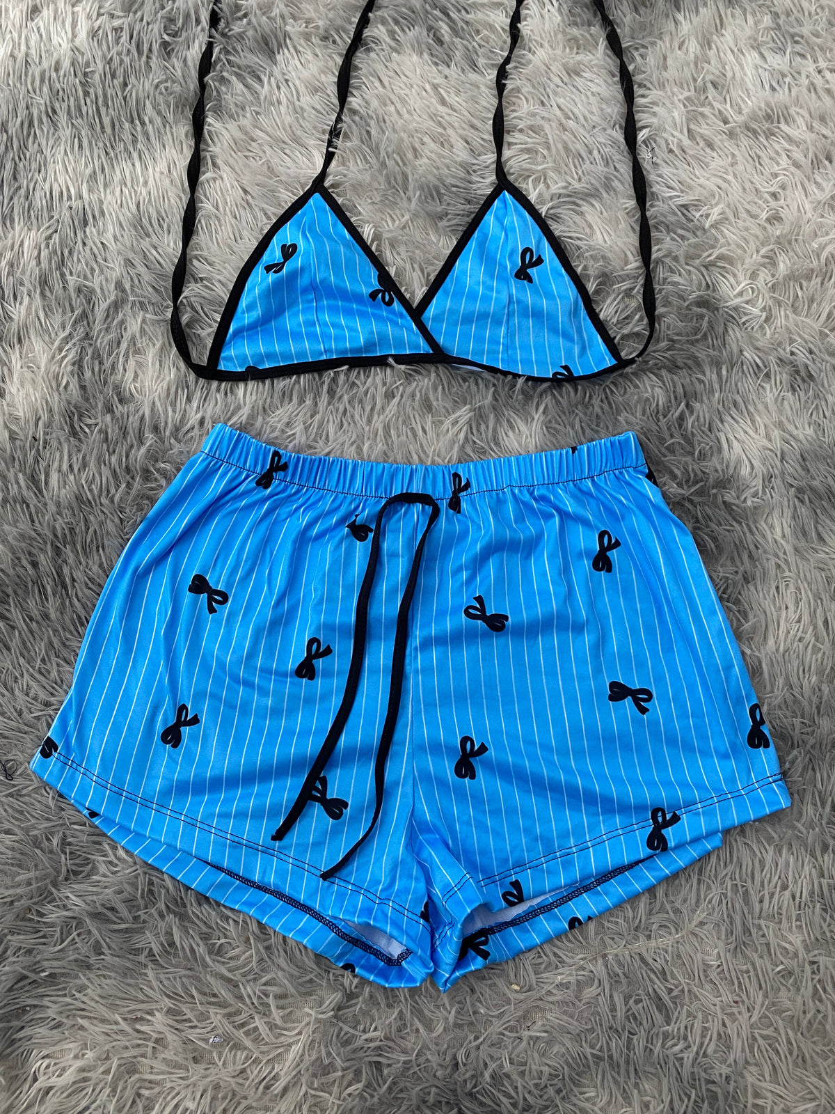 Moños y rayas fondo azul Top Con Short Unitalla De Brush