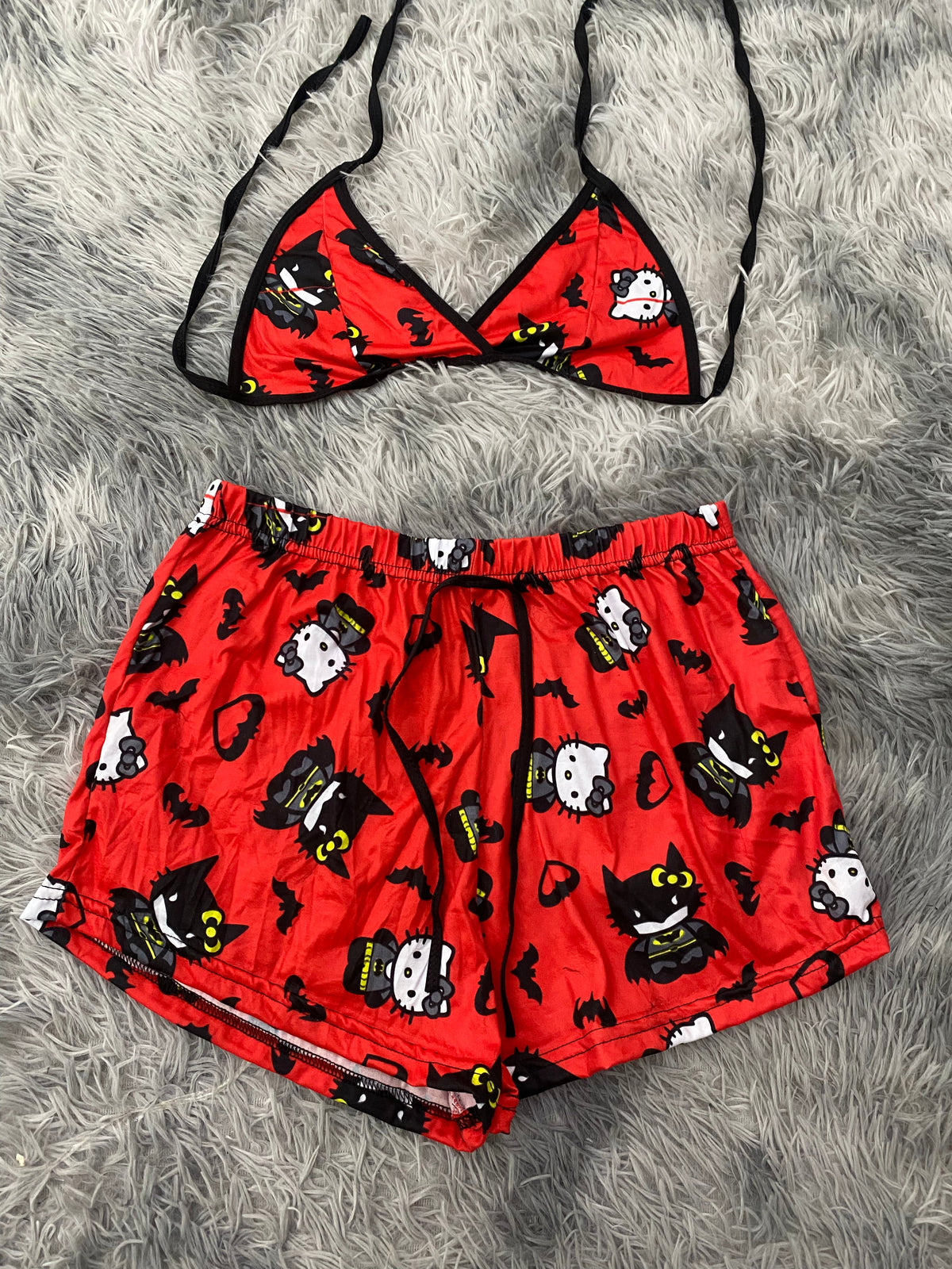 Hello kitty y Batman fondo rojo Top Con Short Unitalla De Brush