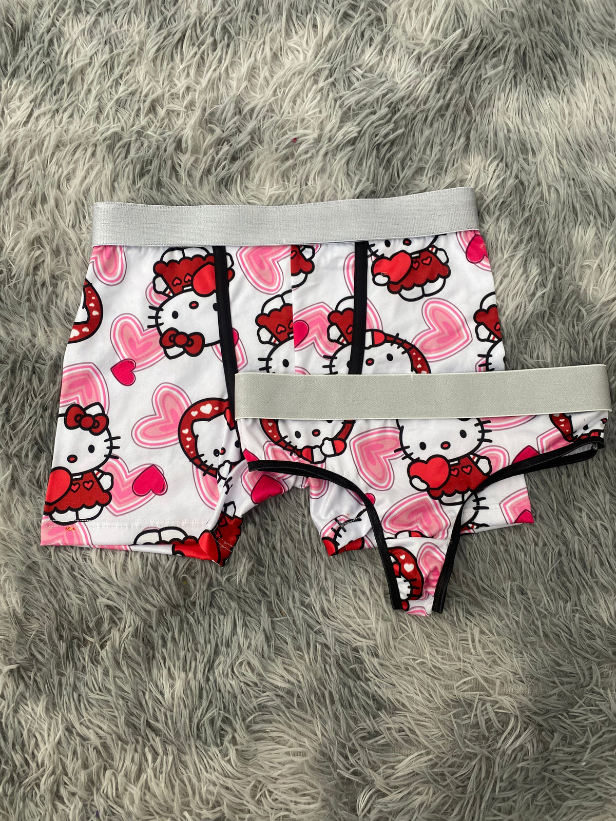 Hello kitty corazones fondo blanco Dúo con tanga unitalla