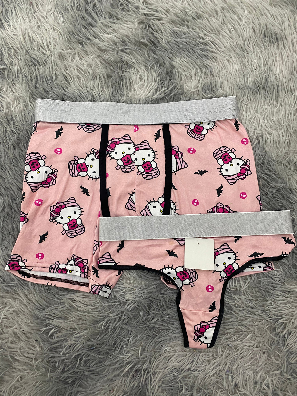 Hello kitty momia fondo rosa  Dúo con tanga unitalla