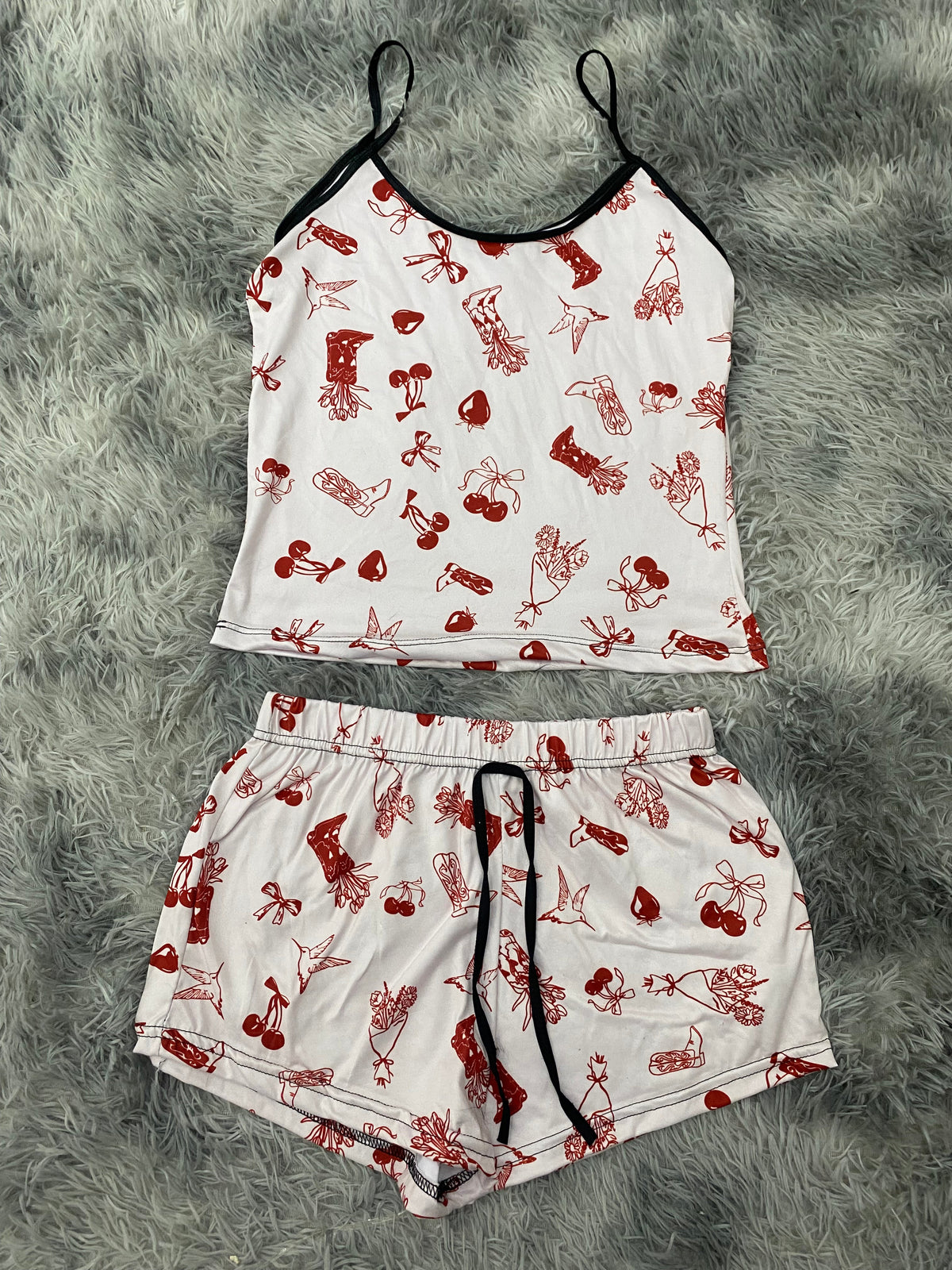 Cerezas y botas  Blusa Con Short