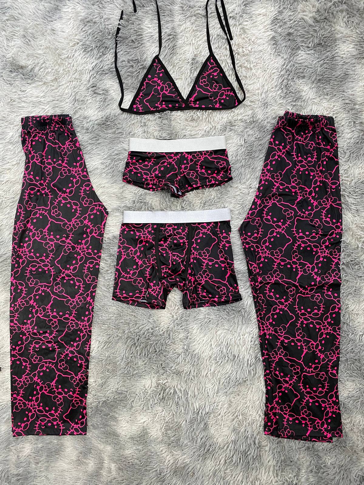 Hello kitty contorno rosa fondo negro Pijama De 5 Piezas