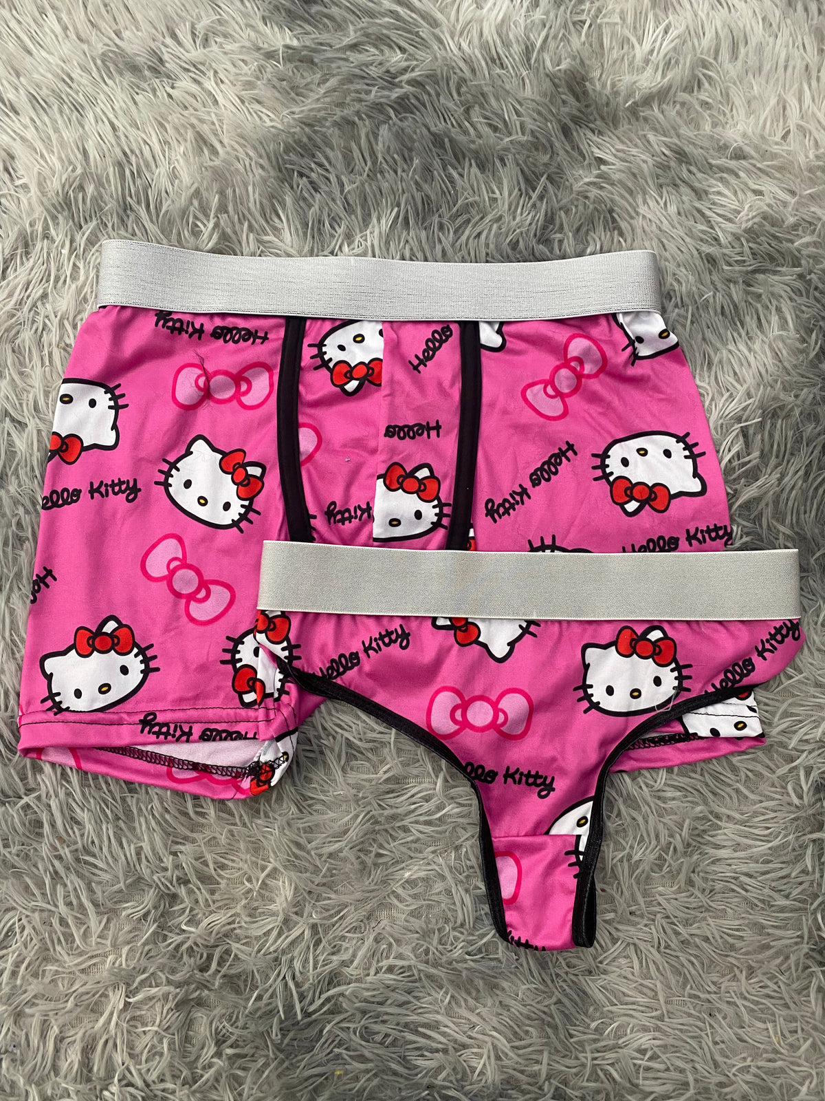 Hello kitty moños fondo rosa Duo Con Tanga Xl