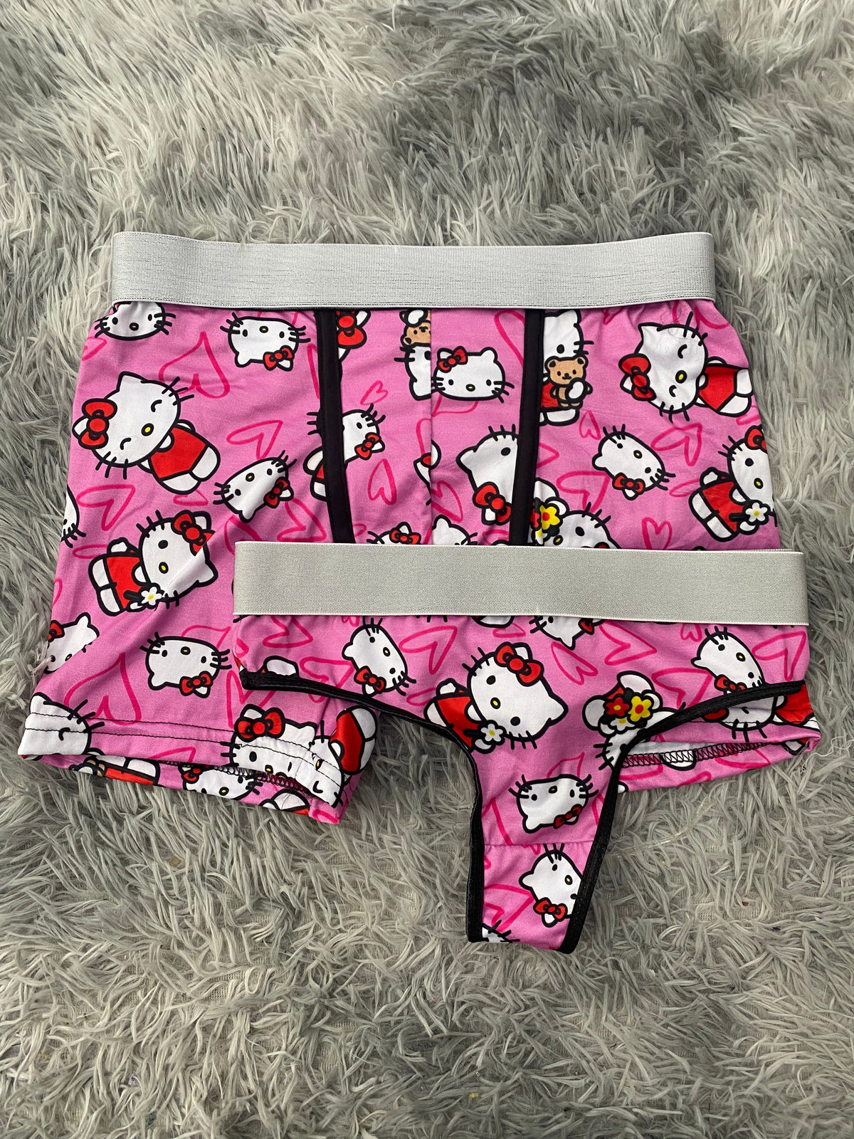 Hello kitty corazones fondo rosa Duo Con Tanga Xl