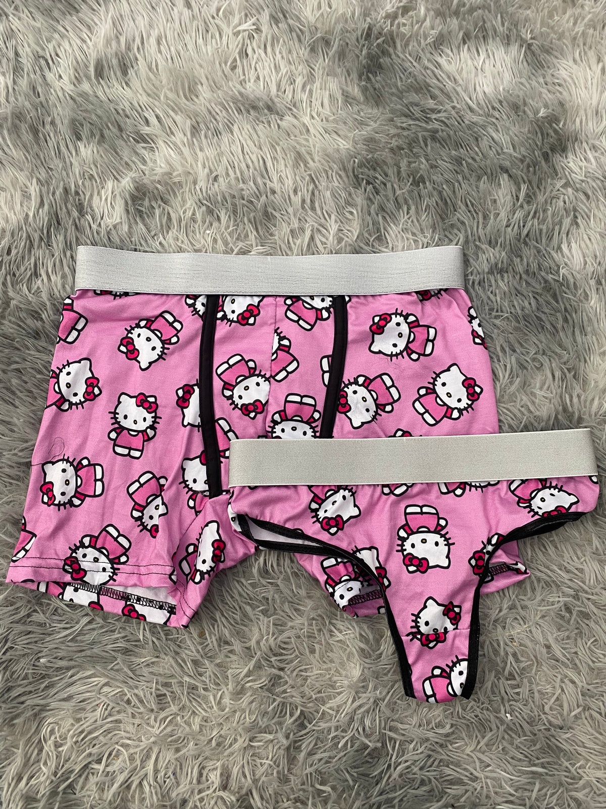 Hello kitty saludando fondo rosa Duo Unitalla Con Tanga