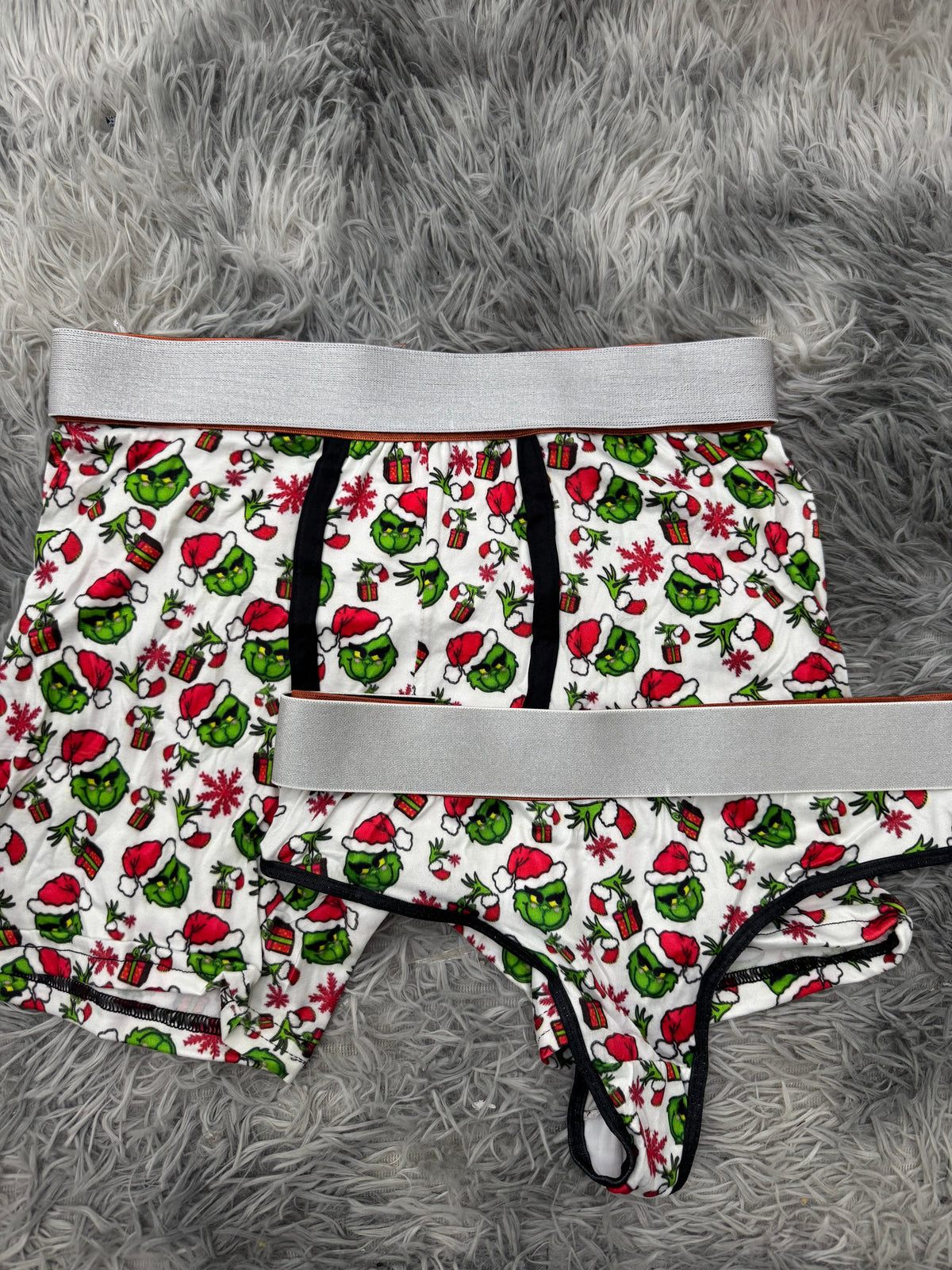 Grinch y regalos fondo blanco Duo Unitalla Con Tanga