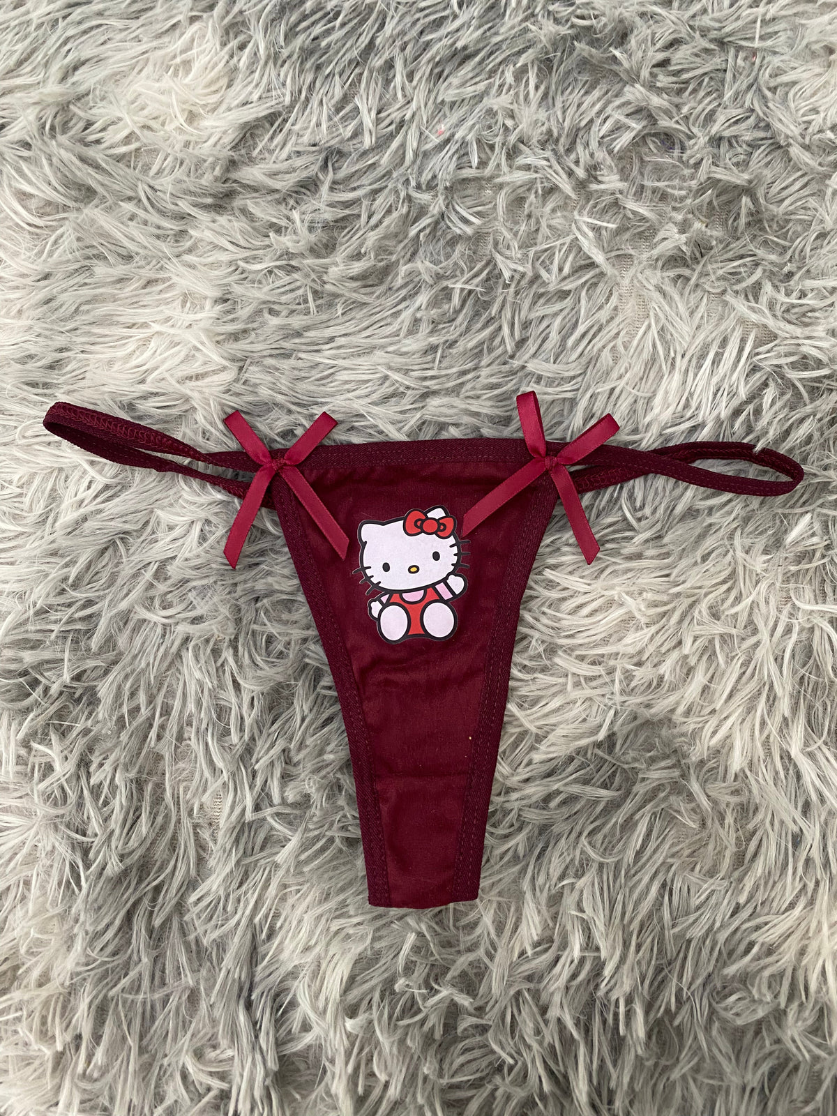 Tanga De Dama Delgada Hello Kitty Color vino