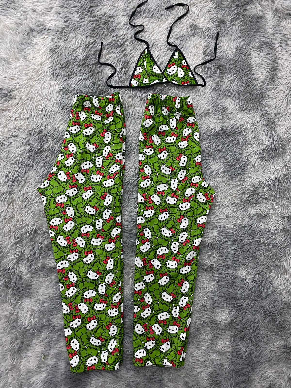 Hello kitty x grinch Pijama Afelpada