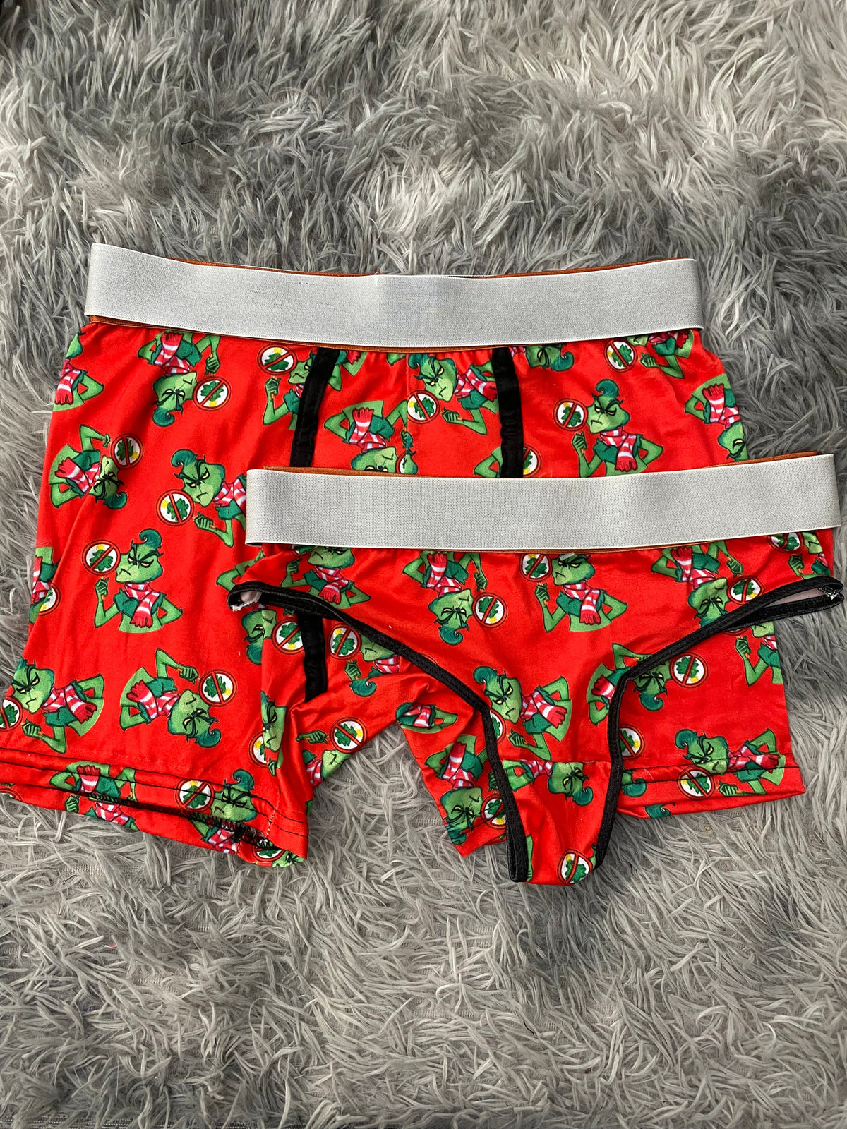 Grinch animado fondo rojo Duo Unitalla Con Tanga