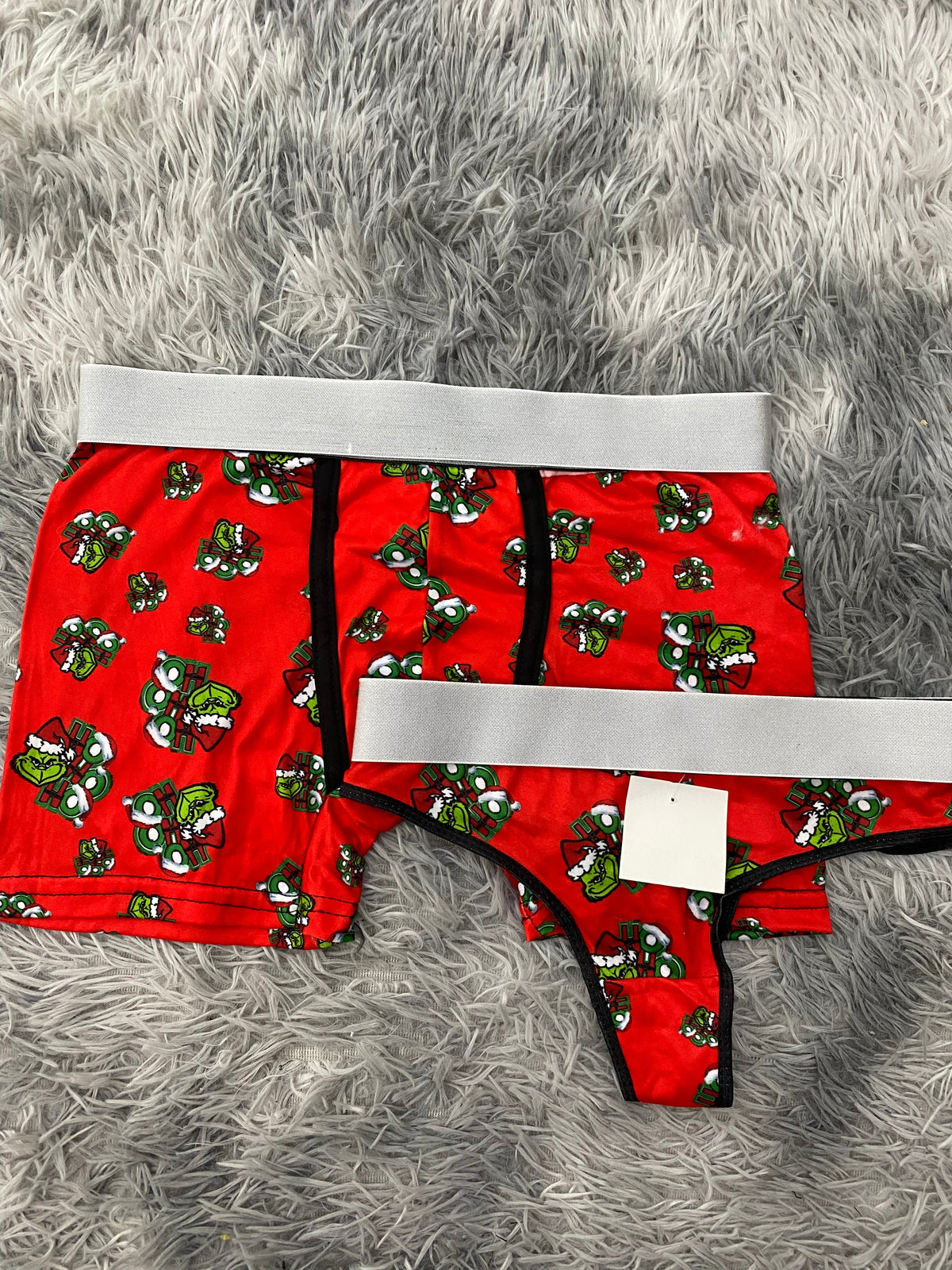 Grinch Hohoho fondo rojo  Duo Unitalla Con Tanga