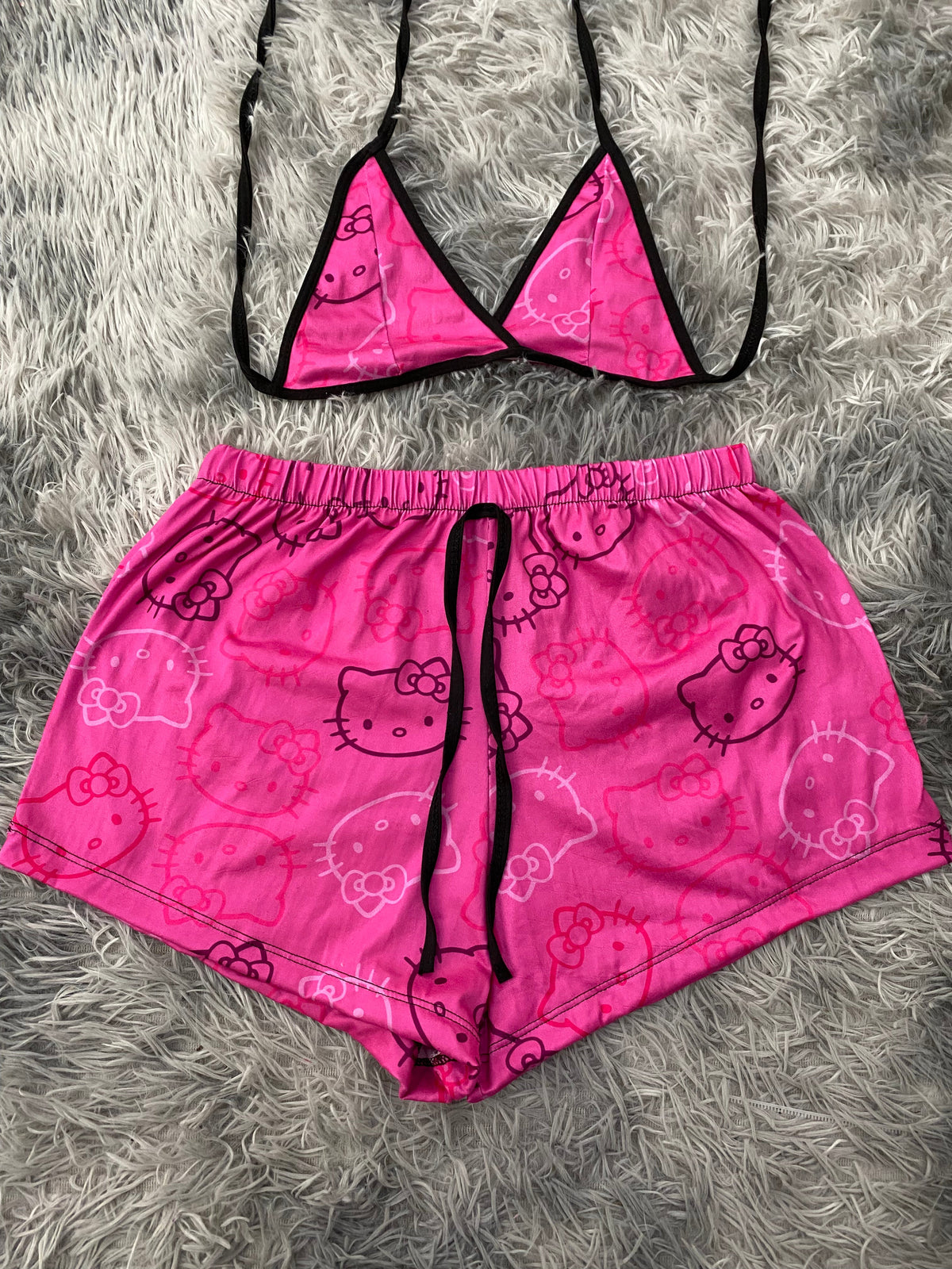 Hello Kitty caras de colores fondo rosa Top Con Short Unitalla De Brush