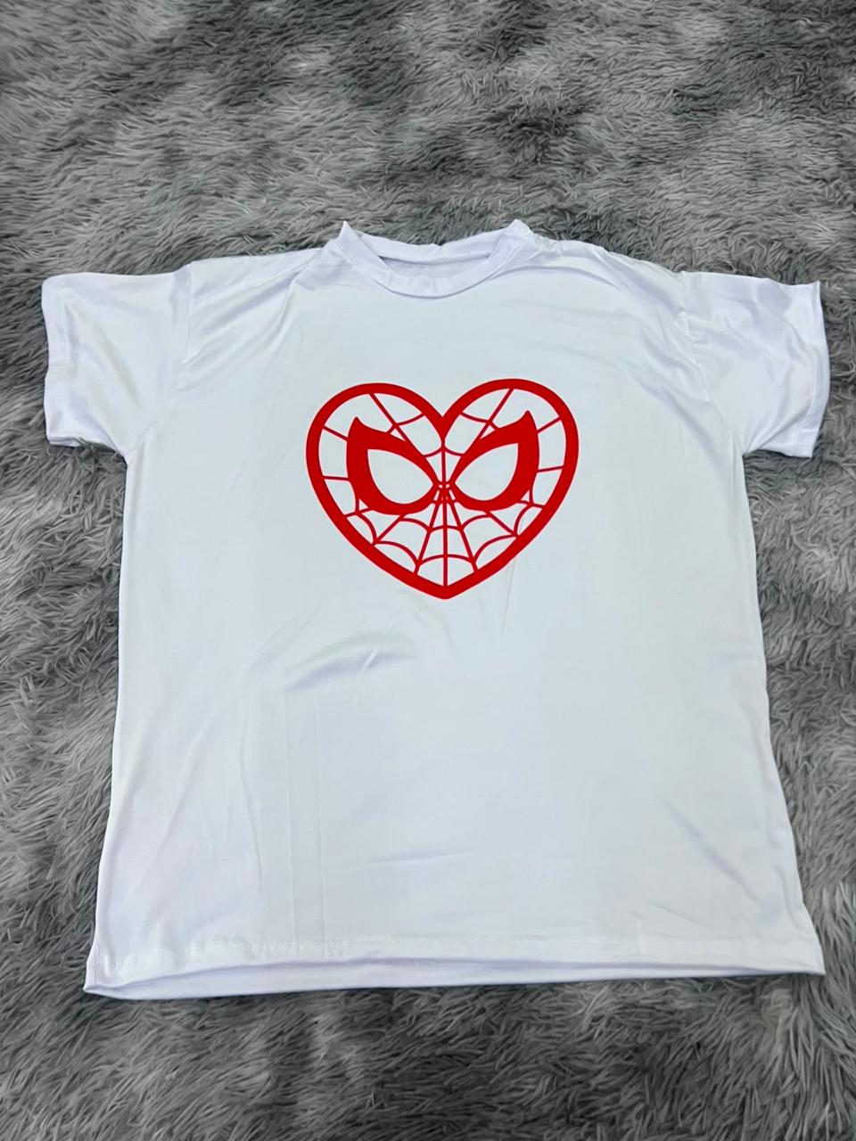 playera de Spiderman corazón rojo